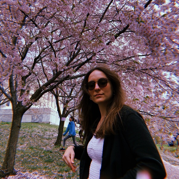 Meet your Posher, Megan - Picture 2 of 3